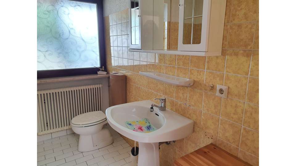 Exposé: Zurückgestellt: Exklusiver unrenovierter Bungalow in ruhiger